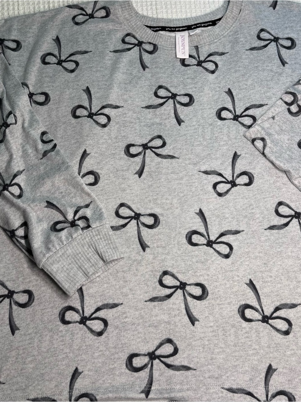 Cozy Women's Gray Bow-Print Pajama Set - Picture 4 of 5